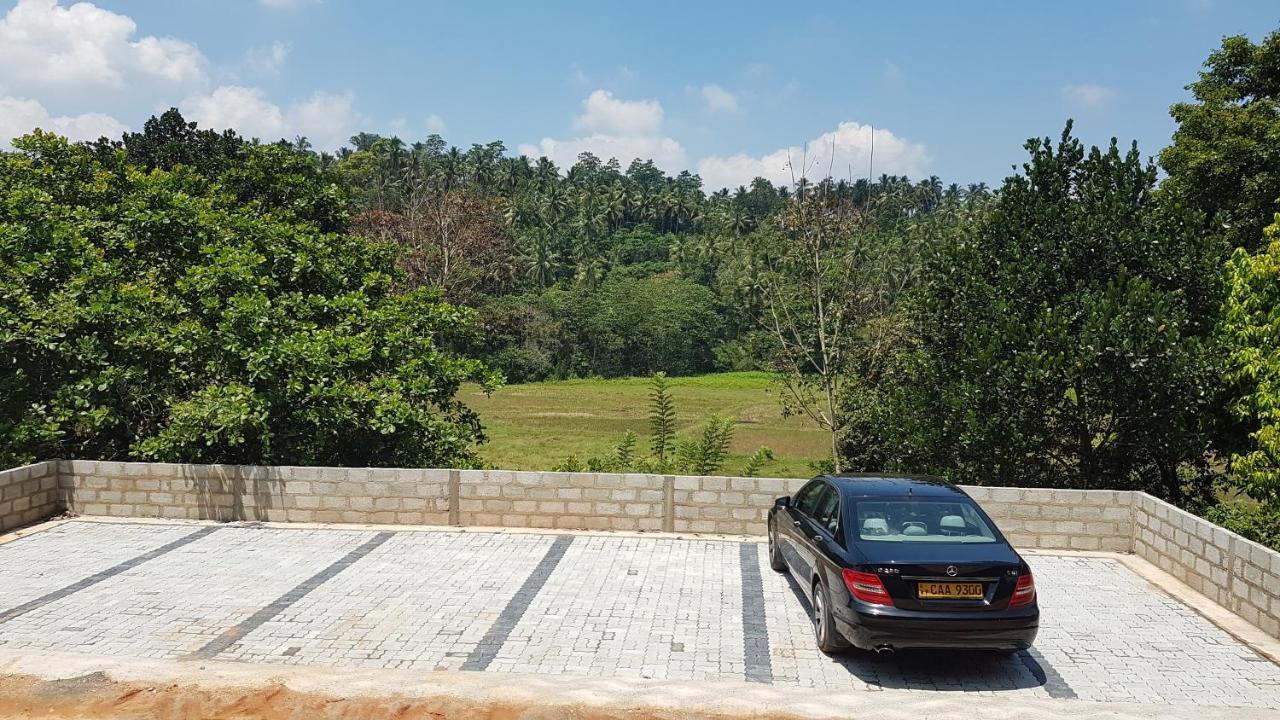 Villa 61 Ambepussa Exterior photo