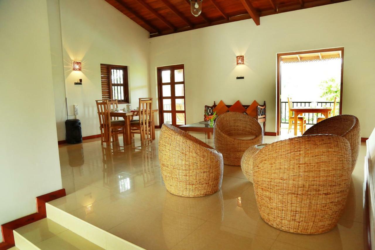 Villa 61 Ambepussa Exterior photo